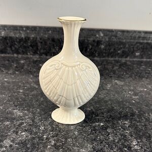 Lenox Embossed Shell Pattern Bud Vase 6.5" Ivory w/ 24k Gold Rim